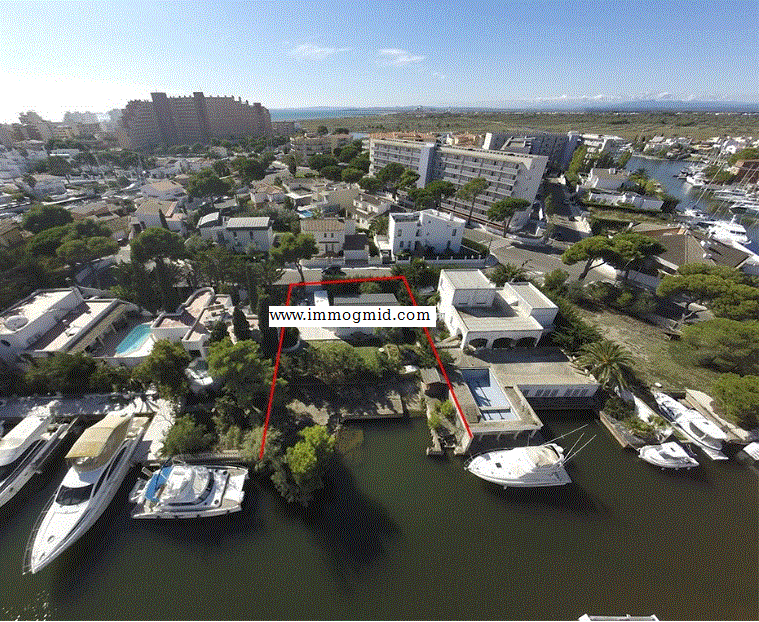 For sale building land with mooring in Santa Margarita, Roses