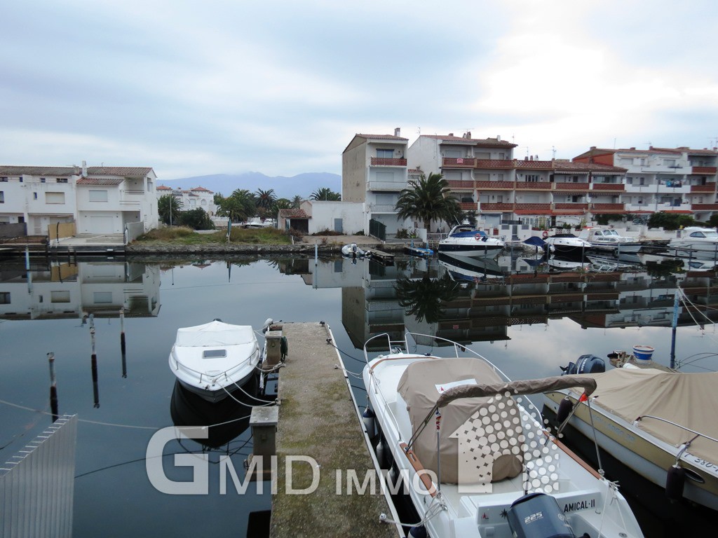 For sale apartment with commercial premise in Empuriabrava