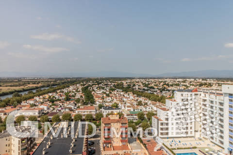 En venta apartamento de 2 dormitorios en primera linea de la playa en Empuriabrava