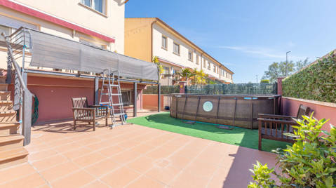 En venta casa adosada con 4 habitaciones, Castelló d'Empúries 