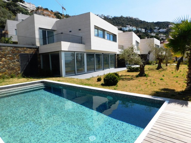 Magnifique villa neuve dans la zone du port de Roses, Espagne 