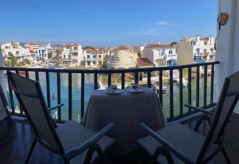 En venta apartamento en el centro de Empuriabrava, Cost Brava