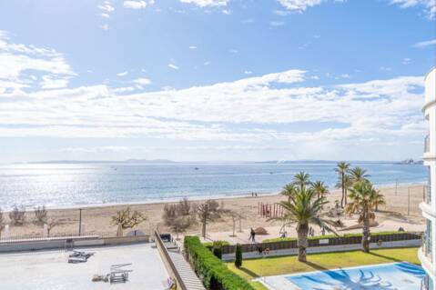 Apartment with garage, first line of the sea Salatar Roses