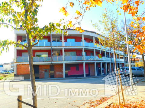 Zu verkaufen, Duplex-Penthouse mit großer Terrasse und Parkplatz im Zentrum von Roses, Costa Brava