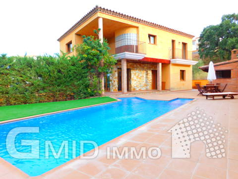 Moderne maison avec piscine et garage à Palau Saverdera