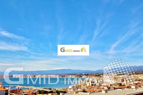 For sale renovated studio with magnificent sea views Roses, Costa Brava