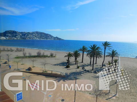 Appartement de vacances avec grande terrasse et vue parking à Salatar, Rosas