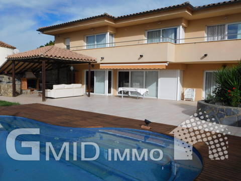 Beautiful villa near the beach and downtown, Empuribrava