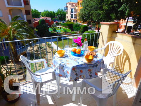 For sale 2 bedroom apartment and parking 100m from the beach in Empuriabrava, Costa Brava