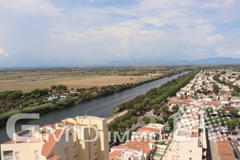 Venta estudio completamente reformado con habitacion abierta Empuriabrava 