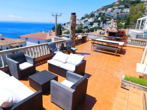 Villetta con vista mare a 250 metri dalla baia Canyelles, Roses