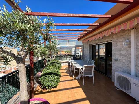 For sale renovated Penthouse in Santa Margarita, Roses