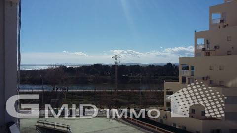 In vendita appartamento con 1 camera, terrazza e parcheggio di fronte al mare Empuriabrava