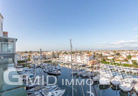 Magnificent Studio in Port Grec, Empuriabrava, overlooking the canal and the mountain