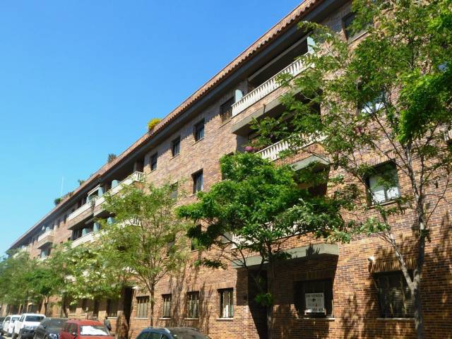 Spacious and modern flat with pool, parking and large terrace in the center of Roses, Costa Brava