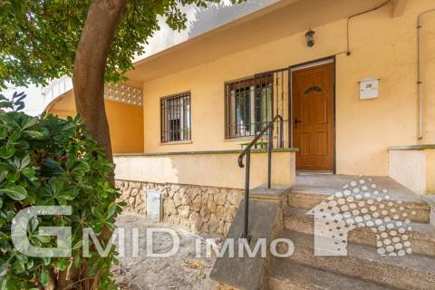 Herrliche Maisonette-Wohnung 150 m vom Strand in Salatar, Roses