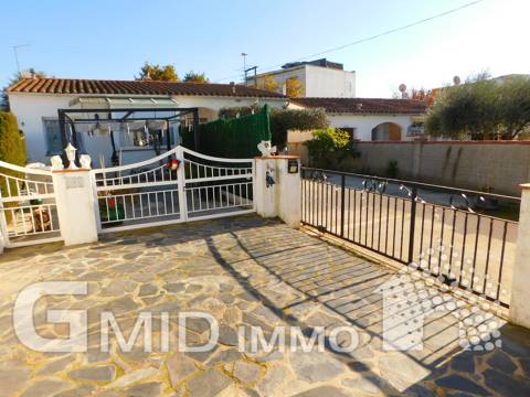 For sale ground floor house with 4 bedrooms in Mas Busca, Roses