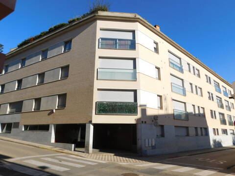 Piso moderno con 3 habitaciones y parking, centro Roses, Costa Brava