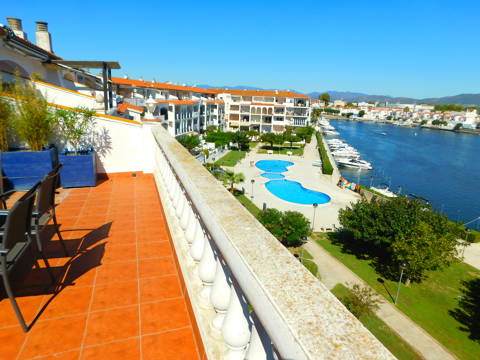 Penthouse apartment located in the San Maurici area, Empuriabrava