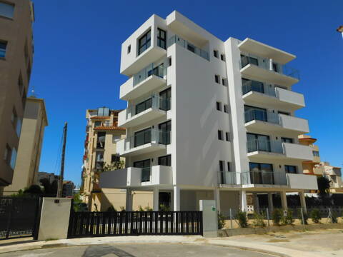 New construction apartments 400m from Roses beach