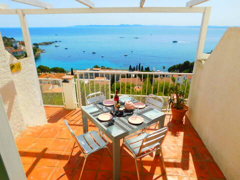 Nice 2 bedroom house with sea views, Canyelles, Roses, Costa Brava