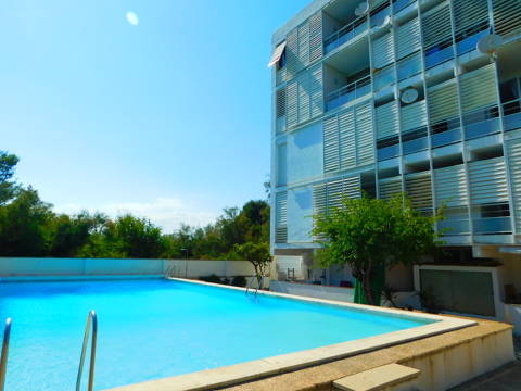 3 bedroom apartment, renovated, private parking, pool in Roses