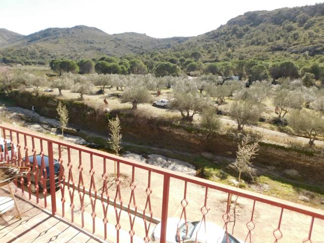 Apartamento de 2 dormitorios con terraza y patio en Mas Oliva, Roses