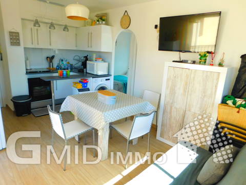 For sale renovated apartment with 2 bedrooms and parking, 200m from Salatar beach, Roses