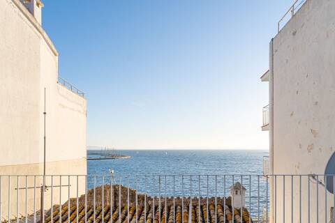 Completely renovated house 25m from the beach, Roses Center