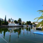 Casa de pescador adosada con amarre y garaje en los canales de Empuriabrava, Costa Brava