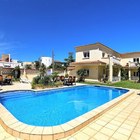 House distributed in 10 apartments at 200m from the beach Empuriabrava