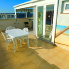 Penthouse en location de vacances avec belle terrasse à 200m de la plage du Salatar, Roses