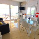 Zu verkaufen renovierte Wohnung mit 2 Schlafzimmern, Parkplatz und Terrasse in Puig Rom, Roses
