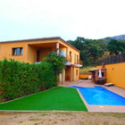 Moderna casa con piscina y garaje en Palau Saverdera