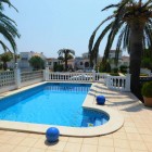 Haus zum Verkauf mit Liegeplatz 12 m und privatem Pool in Empuriabrava Costa Brava