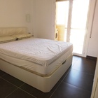 Zu verkaufen renovierte Wohnung mit zwei Schlafzimmern und eigenem Parkplatz in Roses, Costa Brava