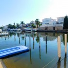 Casa de pescador adosada con amarre y garaje en los canales de Empuriabrava, Costa Brava