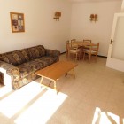 Apartamento de 2 dormitorios con terraza y patio en Mas Oliva, Roses