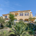 Elegante villa con impresionantes vistas panorámicas al mar en Roses 