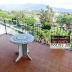 Zu verkaufen 2-Zimmer-Wohnung, große Terrasse, Parkplatz und Pool in Santa Margarita, Roses