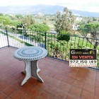 Se vende apartamento de 2 dormitorios, gran terraza, parking y piscina en Santa Margarita, Roses