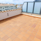 Dulpex moderno con amplia terraza con vistas al mar, parking y piscina Roses