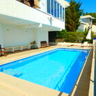 En venta piso renovado de 2 habitaciones, parking y terraza en Puig Rom, Roses