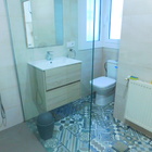 En venta piso renovado de 2 habitaciones, parking y terraza en Puig Rom, Roses