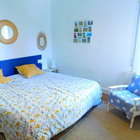En venta piso renovado de 2 habitaciones, parking y terraza en Puig Rom, Roses
