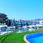 Holiday flat with 2 bedrooms, swimming pool and parking in Santa Margarita, Roses