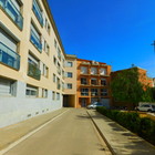 Alquiler anual piso moderno con terraza y parking, centro Roses, Costa Brava
