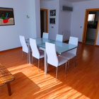 En venta piso moderno con terraza y parking, centro Roses, Costa Brava