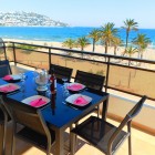 Vacation apartment with a large terrace and a wonderful sea view in Salatar, Roses