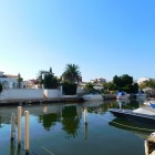 Casa de pescador adosada con amarre y garaje en los canales de Empuriabrava, Costa Brava